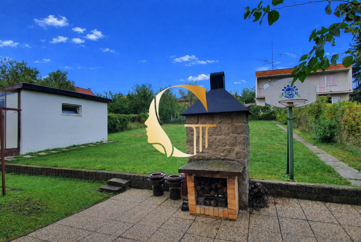 GODDESS PROPERTY – exkluzívne – PRENÁJOM 230 m2 rodinný dom 5 izbový – 700 m2 záhrada, dvojgaráž, balkón – Ružová ulica – časť ZOBOR – NITRA