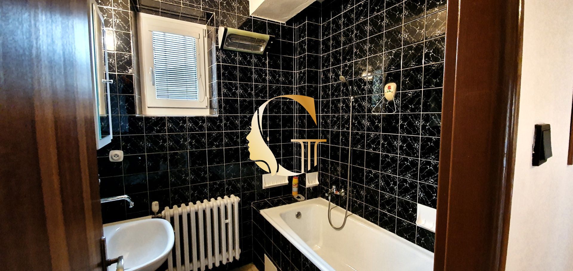 GODDESS PROPERTY – exkluzívne – PRENÁJOM 230 m2 rodinný dom 5 izbový – 700 m2 záhrada, dvojgaráž, balkón – Ružová ulica – časť ZOBOR – NITRA