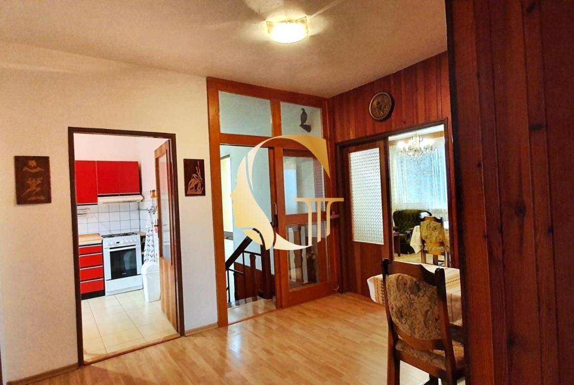 GODDESS PROPERTY – exkluzívne – PRENÁJOM 230 m2 rodinný dom 5 izbový – 700 m2 záhrada, dvojgaráž, balkón – Ružová ulica – časť ZOBOR – NITRA