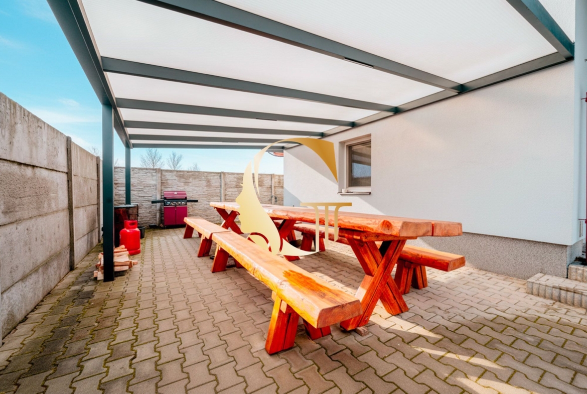 GODDESS PROPERTY – REZERVOVANE – PRENÁJOM – budova 200 m2 s kanceláriami/zariadenými miestnosťami, terasa,10x PARKING – SKLAD 100m2 – ROVINKA