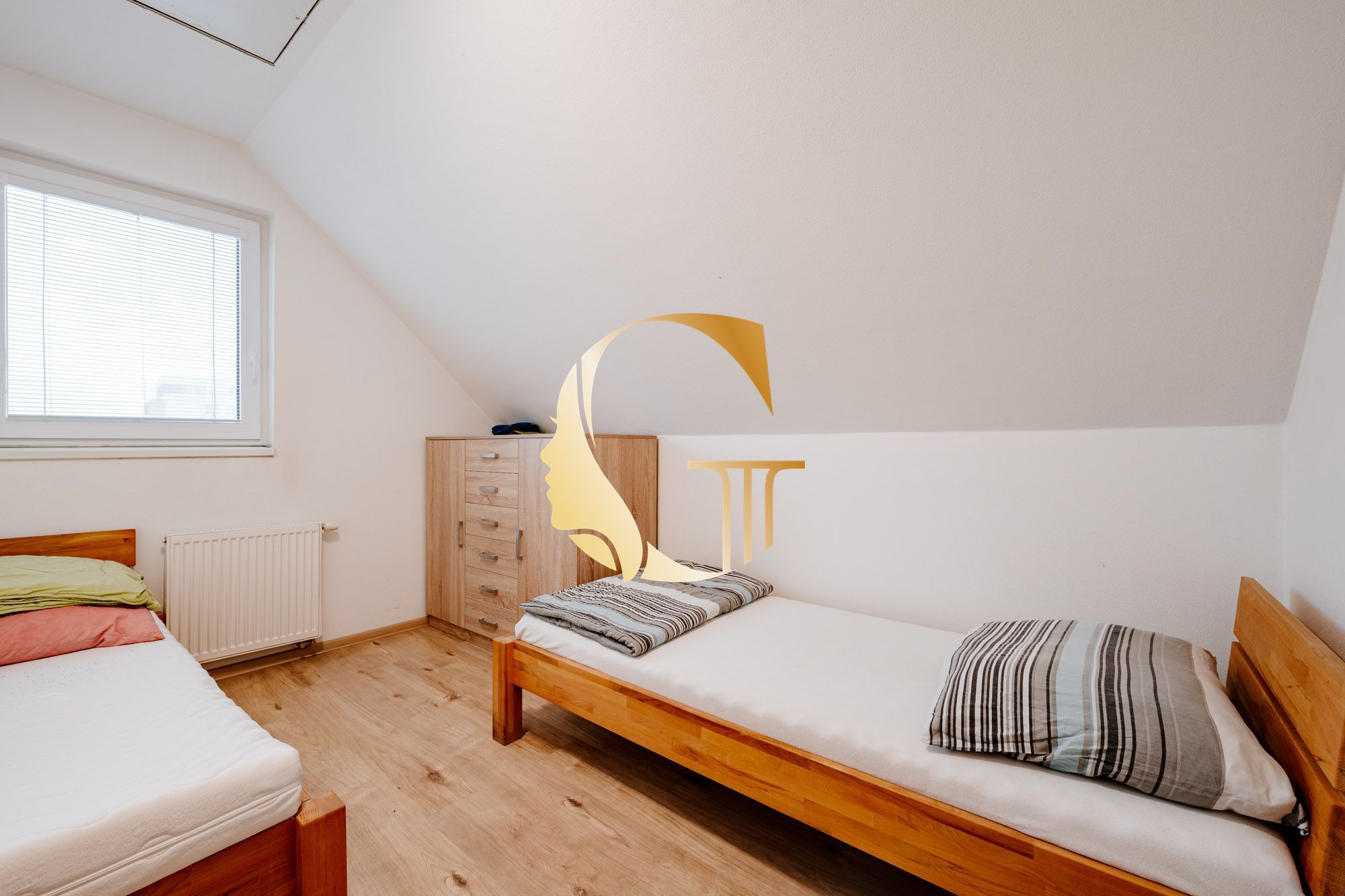 GODDESS PROPERTY – REZERVOVANE – PRENÁJOM – budova 200 m2 s kanceláriami/zariadenými miestnosťami, terasa,10x PARKING – SKLAD 100m2 – ROVINKA