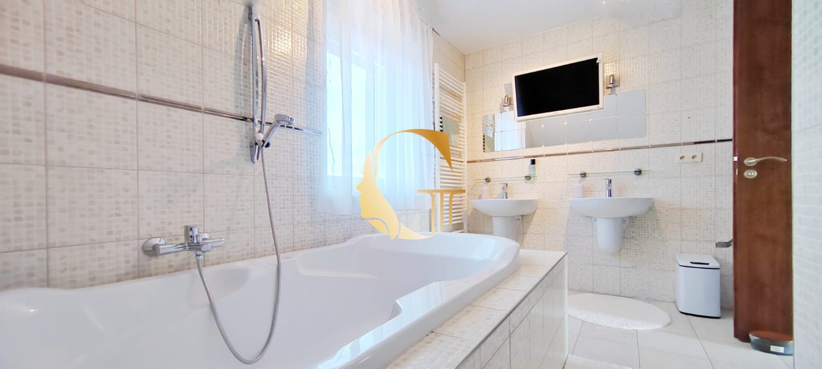 GODDESS PROPERTY – PREDAJ – 6 izbový rodinný dom 160 m2 – pozemok 618 m2 – Čierna voda – Chorvátsky Grob