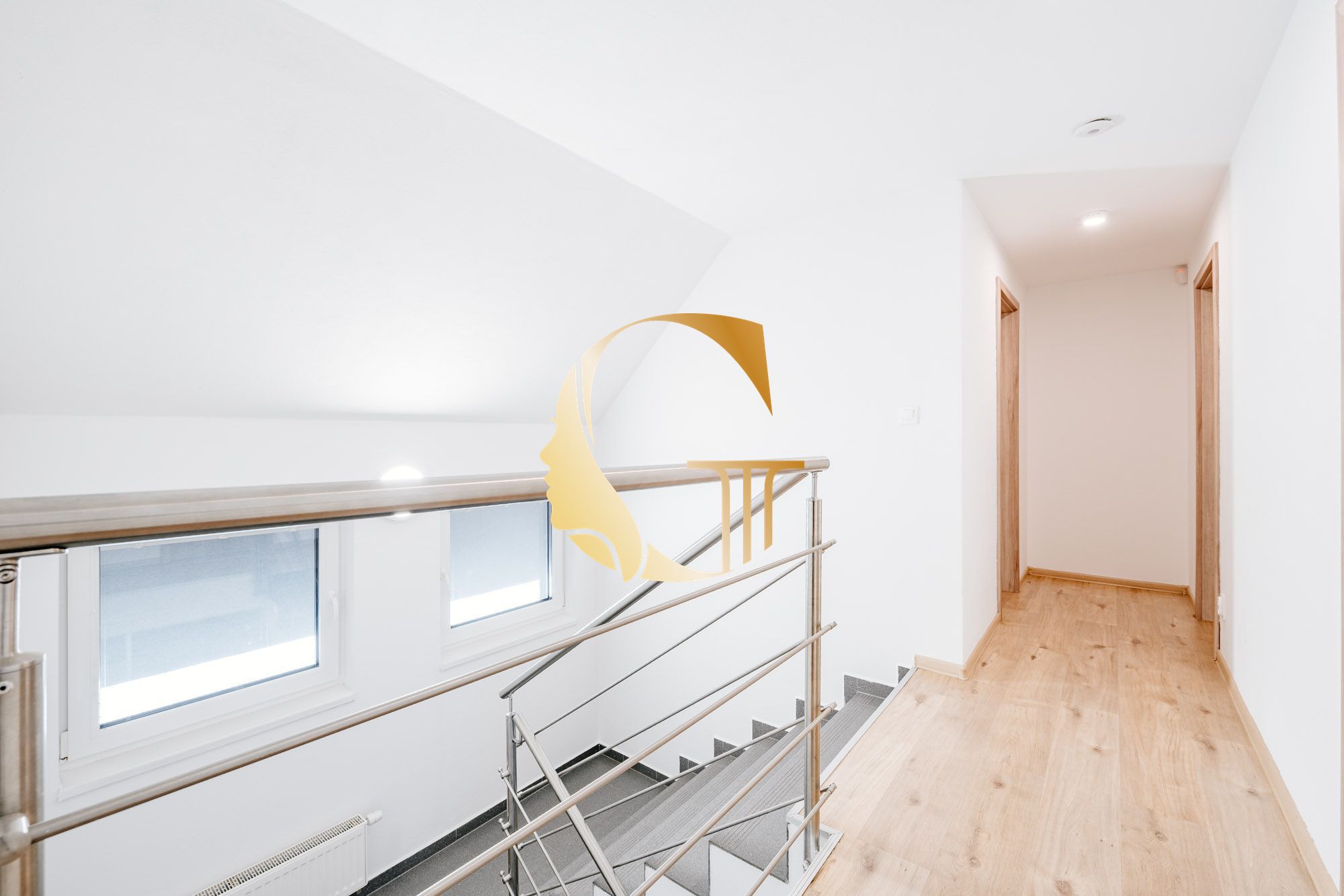 GODDESS PROPERTY – REZERVOVANE – PRENÁJOM – budova 200 m2 s kanceláriami/zariadenými miestnosťami, terasa,10x PARKING – SKLAD 100m2 – ROVINKA
