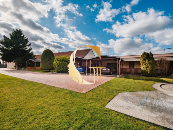 GODDESS PROPERTY- exkluzívne – PREDAJ – 9 izbový samostatný stojaci rodinný dom  372 m2 na pozemku 2 100 m2 – 2x garáž – 2x studňa –  OĽDZA