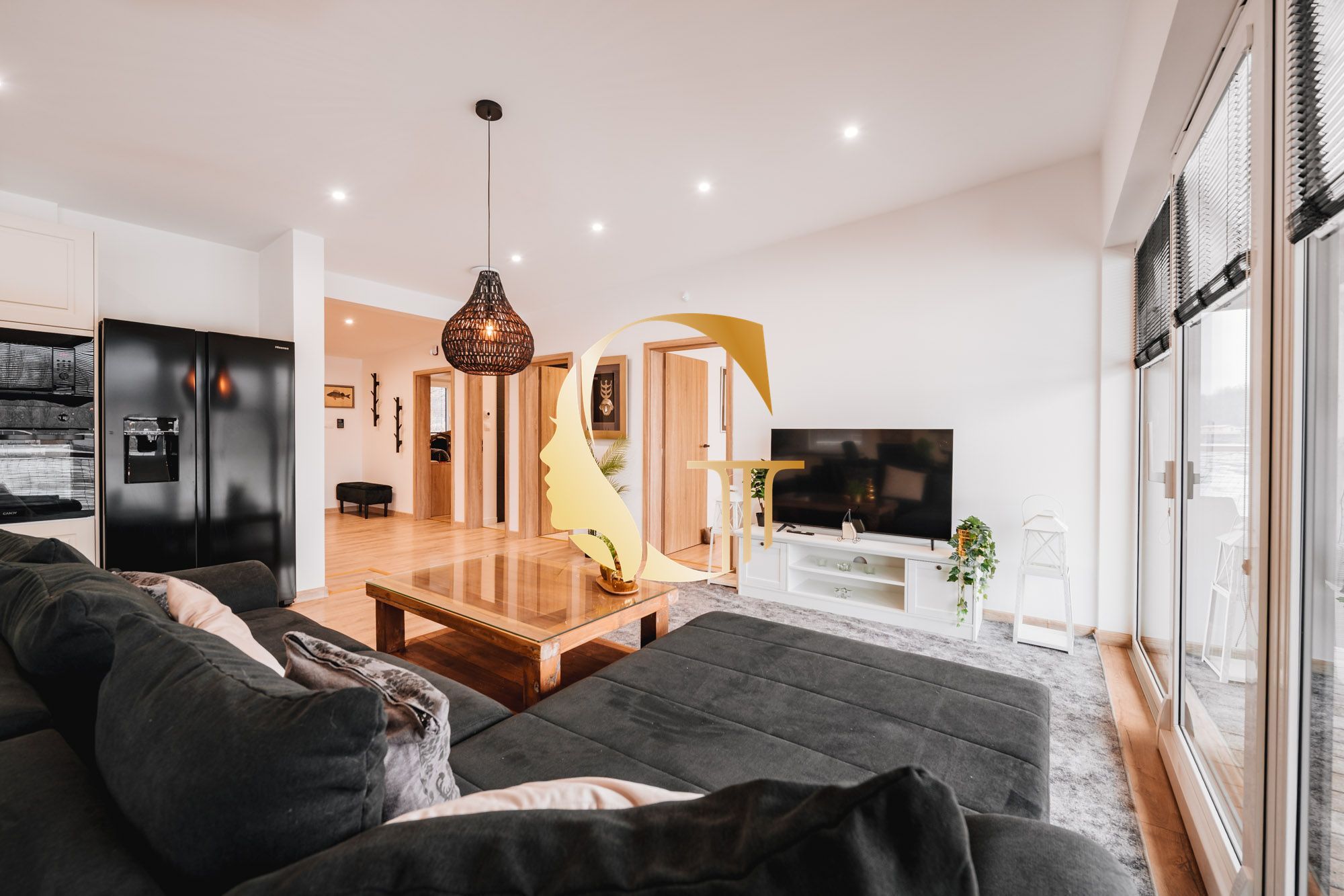 GODDESS PROPERTY – REZERVOVANÉ – PRENÁJOM – HAUSBÓT 210 m2- zariadený s KLIMATIZÁCIOU – ZVIERATKO POVOLENÉ – 5x parking – JAROVECKÉ RAMENO