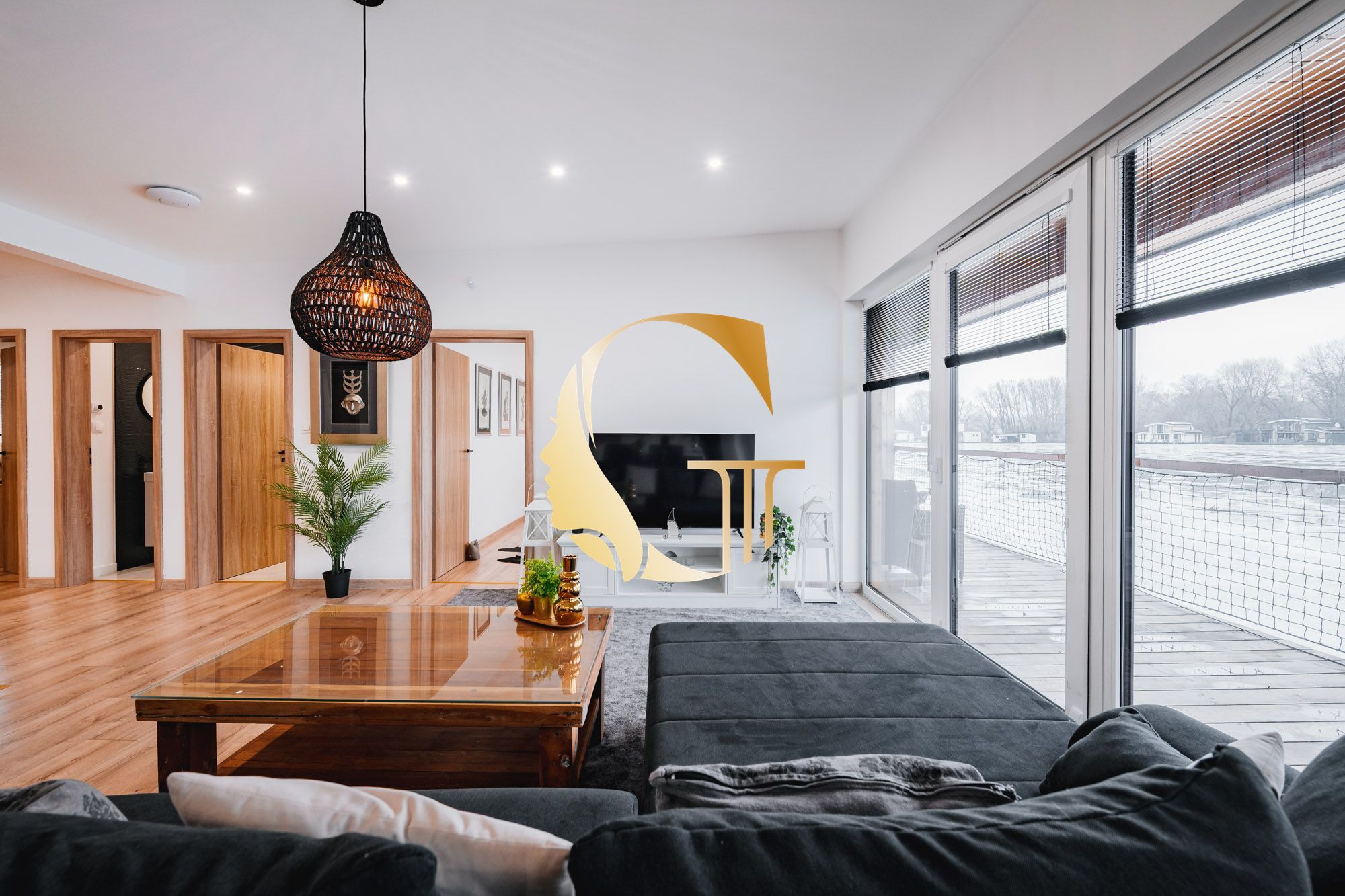 GODDESS PROPERTY – REZERVOVANÉ – PRENÁJOM – HAUSBÓT 210 m2- zariadený s KLIMATIZÁCIOU – ZVIERATKO POVOLENÉ – 5x parking – JAROVECKÉ RAMENO