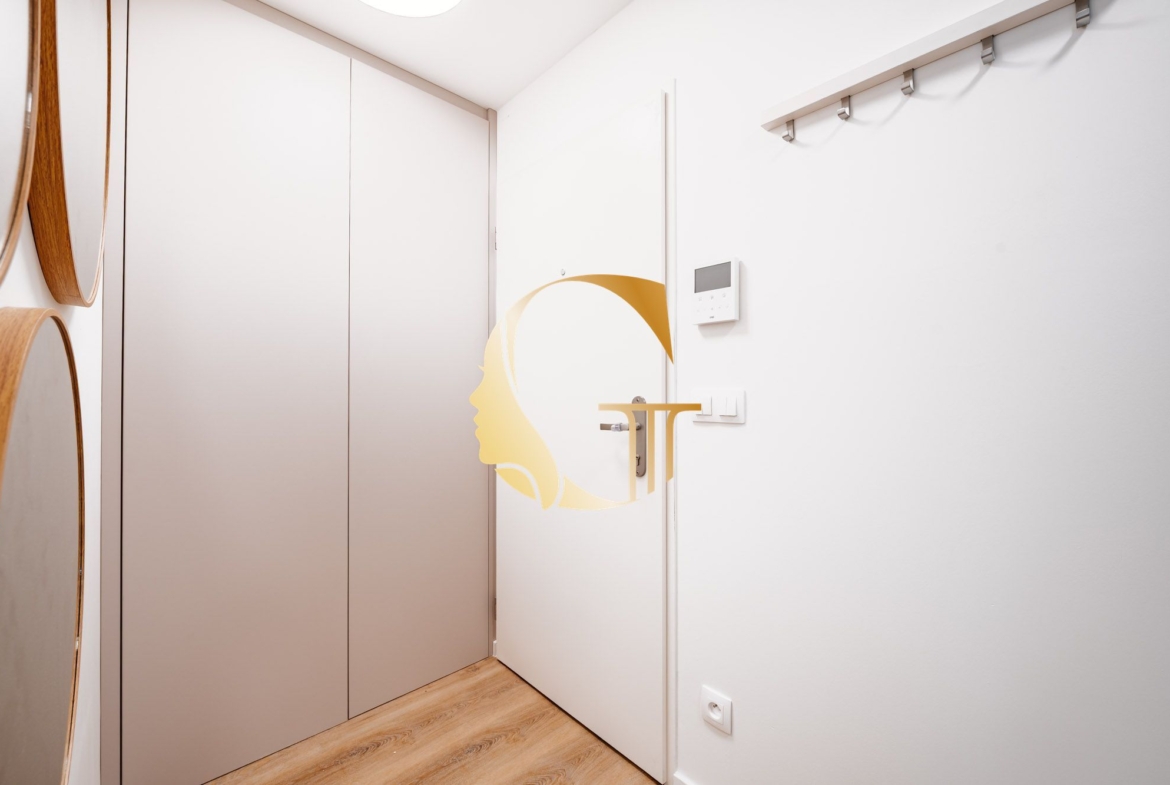 GODDESS PROPERTY – rezervovane – PRENÁJOM 2 izbový byt 51 m2 s kobkou v NOVOSTAVBE – moderne zariadený – centrum  – Poštová ulica – Staré Mesto
