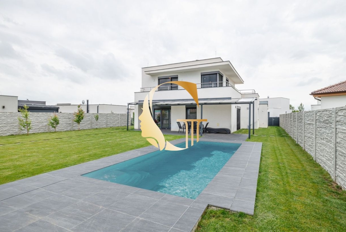 GODDESS PROPERTY  – REZERVOVANÝ  – PREDAJ 5 izbový SAMOSTOJACI – RODINNÝ DOM 240 m2- bazén, garáž, parking, pozemok 880 m2 – HRUBÁ BORŠA