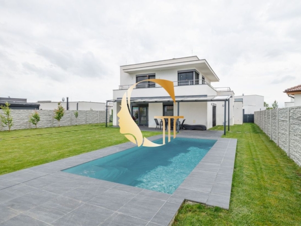 GODDESS PROPERTY  – REZERVOVANÝ  – PREDAJ 5 izbový SAMOSTOJACI – RODINNÝ DOM 240 m2- bazén, garáž, parking, pozemok 880 m2 – HRUBÁ BORŠA