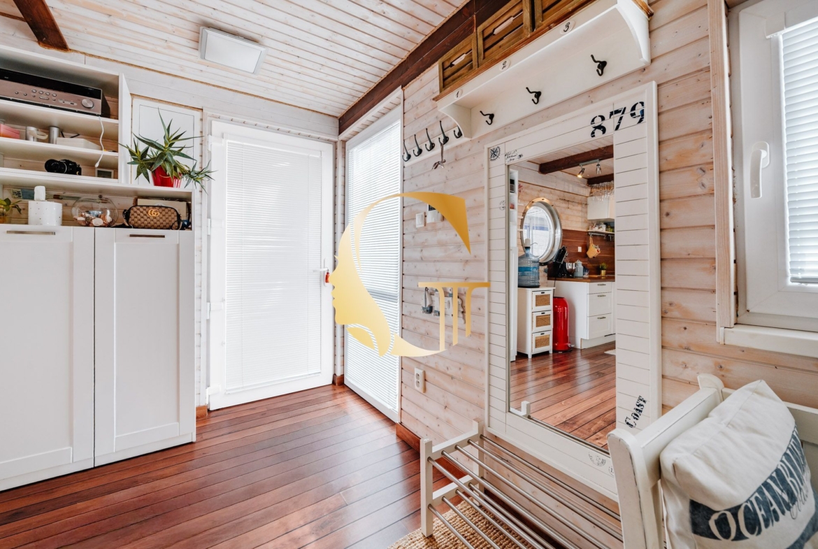 GODDESS PROPERTY – exkluzívne – PRENAJATÉ 120 m2 HAUSBÓT s 90 m2 TERASOU – zariadený – klimatizácia – parking – asfaltová prístupová cesta – PETRŽALKA