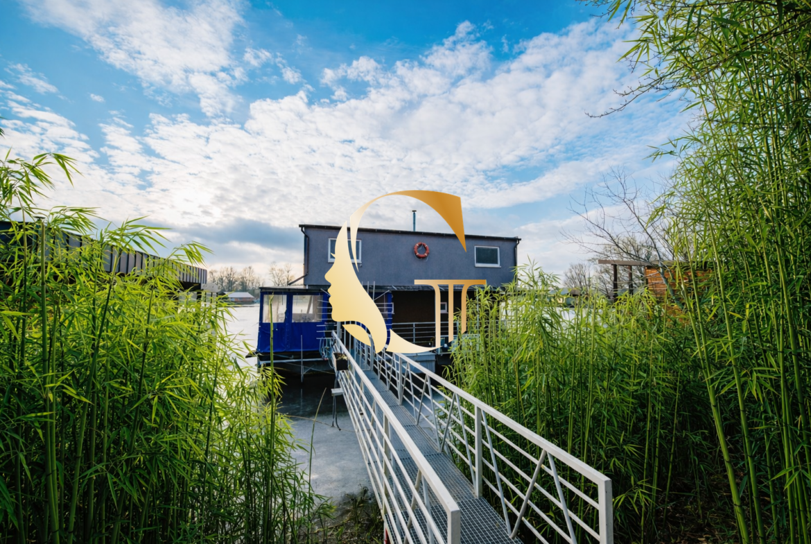 GODDESS PROPERTY – exkluzívne – PRENAJATÉ 120 m2 HAUSBÓT s 90 m2 TERASOU – zariadený – klimatizácia – parking – asfaltová prístupová cesta – PETRŽALKA