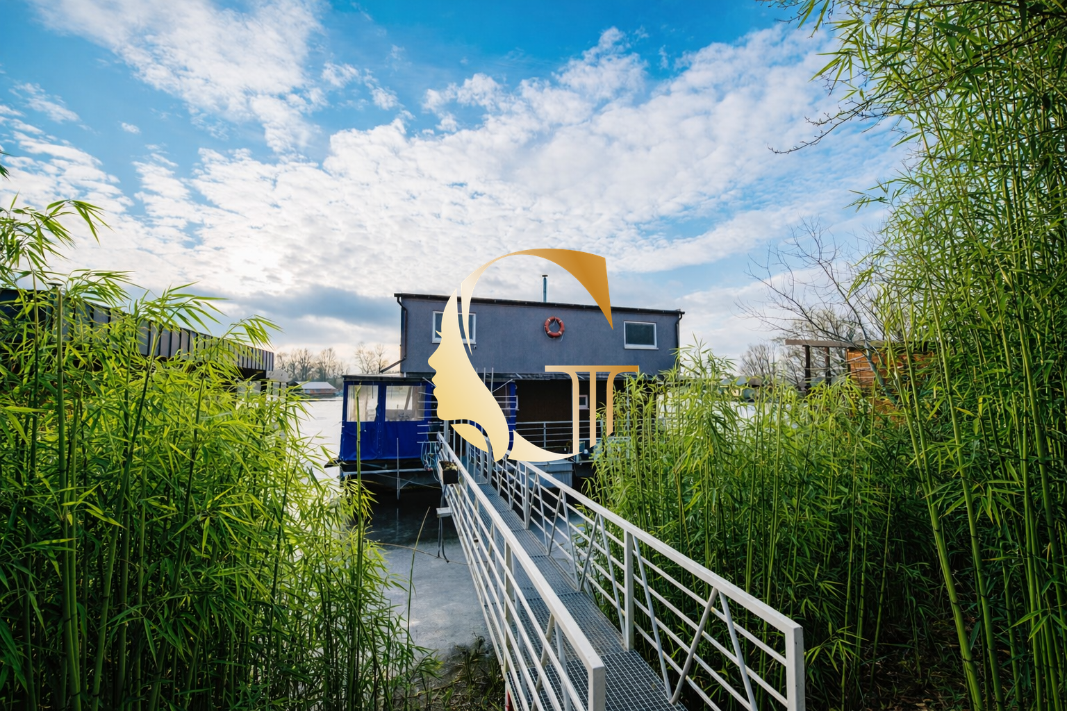 GODDESS PROPERTY – exkluzívne – PRENAJATÉ 120 m2 HAUSBÓT s 90 m2 TERASOU – zariadený – klimatizácia – parking – asfaltová prístupová cesta – PETRŽALKA