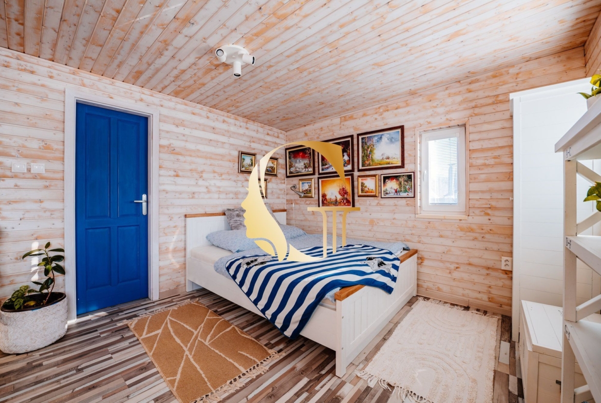 GODDESS PROPERTY – exkluzívne – PRENAJATÉ 120 m2 HAUSBÓT s 90 m2 TERASOU – zariadený – klimatizácia – parking – asfaltová prístupová cesta – PETRŽALKA