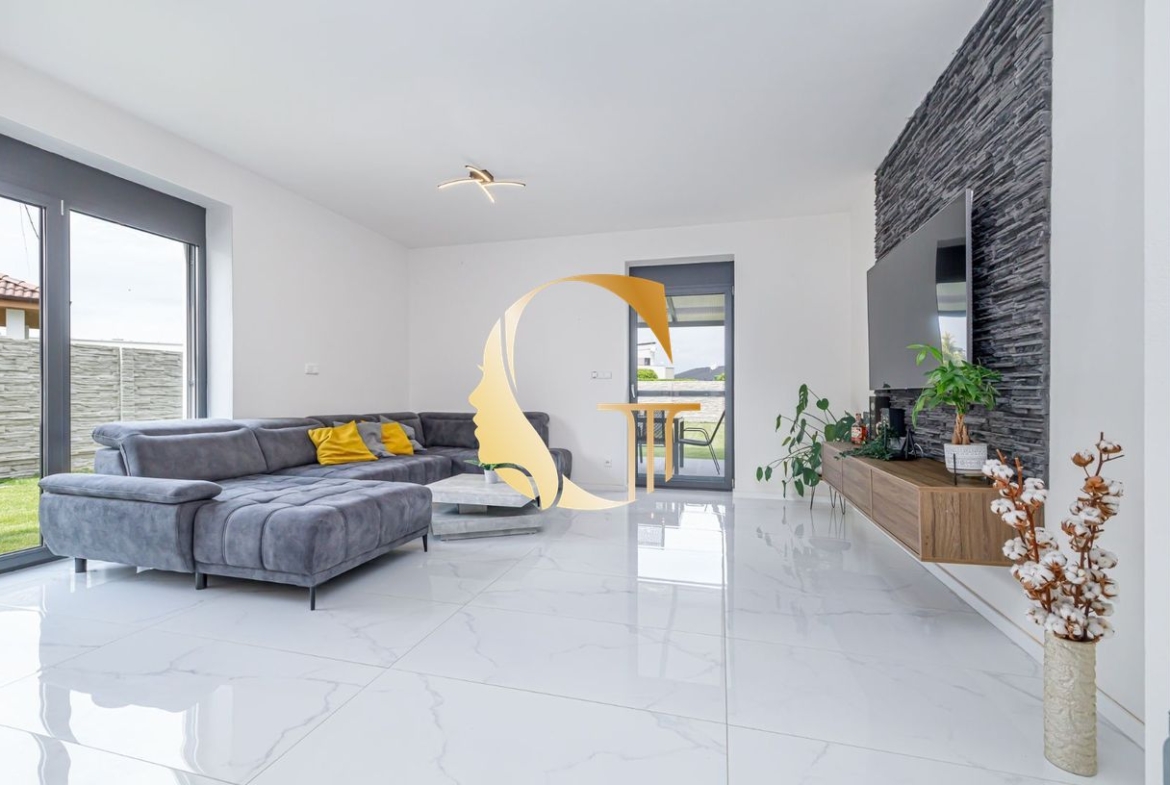 GODDESS PROPERTY  – REZERVOVANÝ  – PREDAJ 5 izbový SAMOSTOJACI – RODINNÝ DOM 240 m2- bazén, garáž, parking, pozemok 880 m2 – HRUBÁ BORŠA