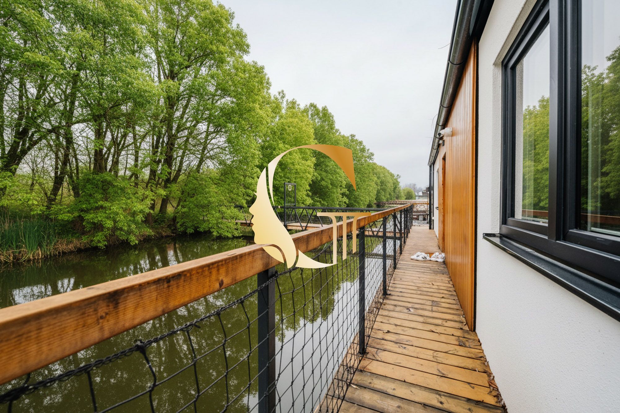 GODDESS PROPERTY – REZERVOVANÉ – PRENÁJOM – HAUSBÓT 210 m2- zariadený s KLIMATIZÁCIOU – ZVIERATKO POVOLENÉ – 5x parking – JAROVECKÉ RAMENO