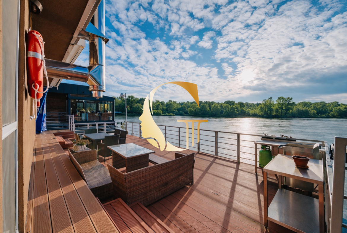 GODDESS PROPERTY – exkluzívne – PRENAJATÉ 120 m2 HAUSBÓT s 90 m2 TERASOU – zariadený – klimatizácia – parking – asfaltová prístupová cesta – PETRŽALKA