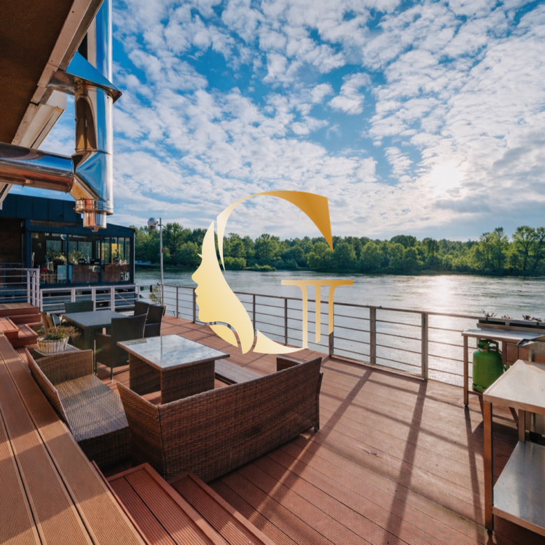 GODDESS PROPERTY – exkluzívne – PRENAJATÉ 120 m2 HAUSBÓT s 90 m2 TERASOU – zariadený – klimatizácia – parking – asfaltová prístupová cesta – PETRŽALKA