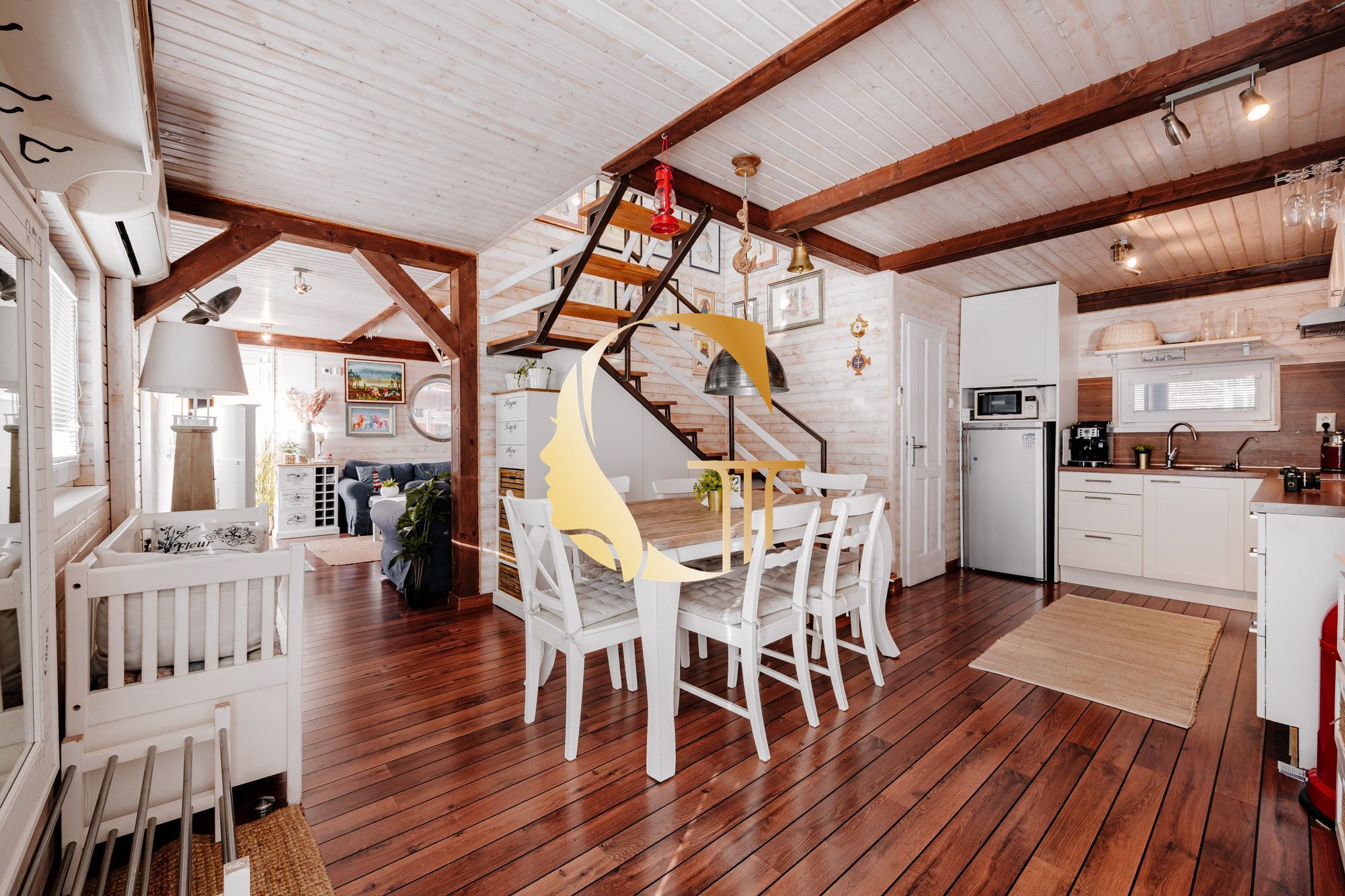 GODDESS PROPERTY – exkluzívne – PRENAJATÉ 120 m2 HAUSBÓT s 90 m2 TERASOU – zariadený – klimatizácia – parking – asfaltová prístupová cesta – PETRŽALKA