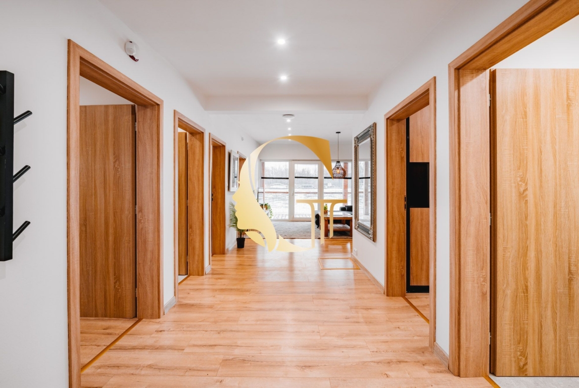 GODDESS PROPERTY – REZERVOVANÉ – PRENÁJOM – HAUSBÓT 210 m2- zariadený s KLIMATIZÁCIOU – ZVIERATKO POVOLENÉ – 5x parking – JAROVECKÉ RAMENO