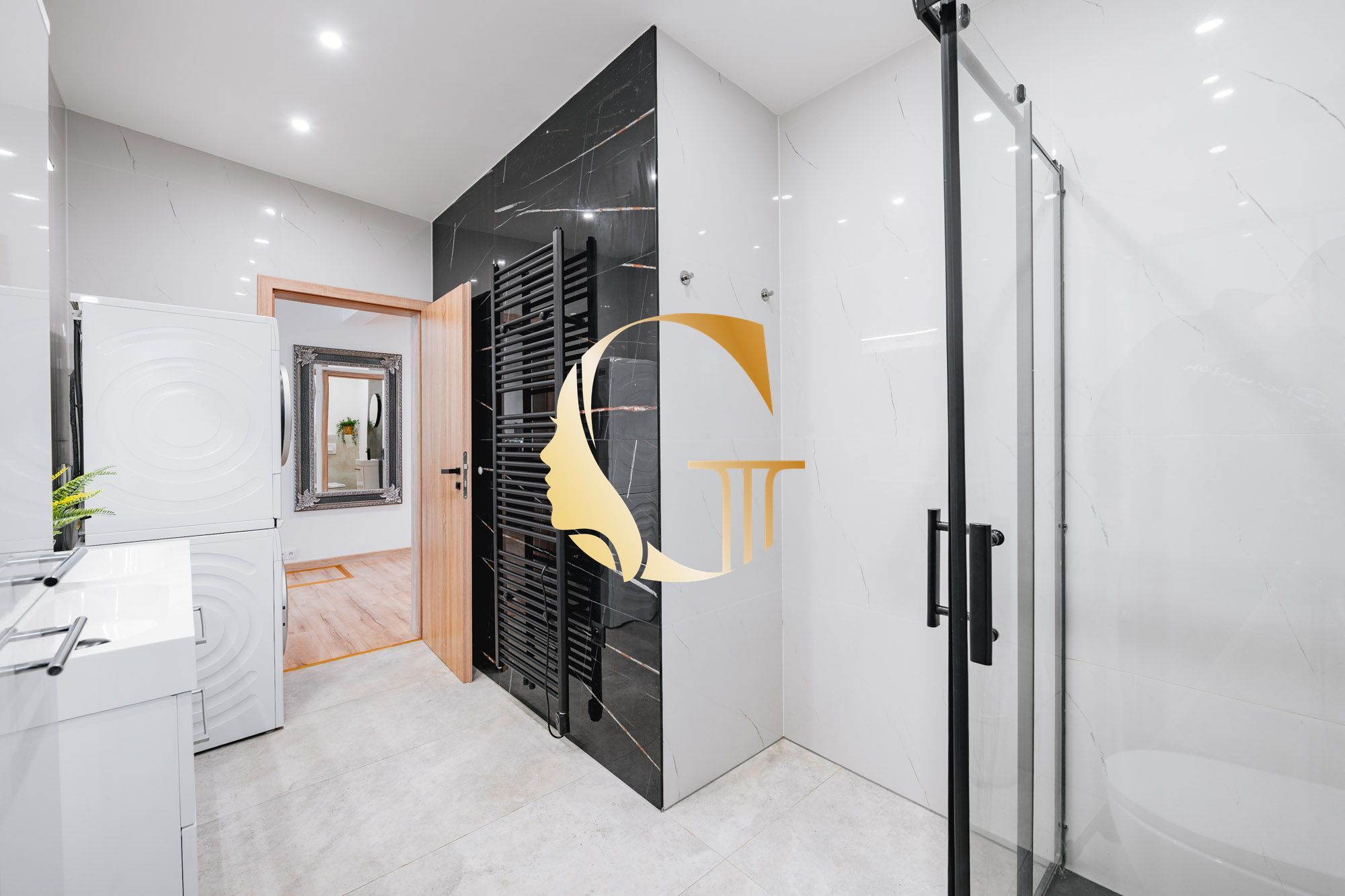 GODDESS PROPERTY – REZERVOVANÉ – PRENÁJOM – HAUSBÓT 210 m2- zariadený s KLIMATIZÁCIOU – ZVIERATKO POVOLENÉ – 5x parking – JAROVECKÉ RAMENO