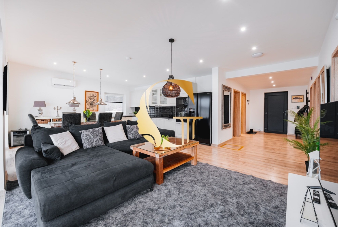 GODDESS PROPERTY – REZERVOVANÉ – PRENÁJOM – HAUSBÓT 210 m2- zariadený s KLIMATIZÁCIOU – ZVIERATKO POVOLENÉ – 5x parking – JAROVECKÉ RAMENO