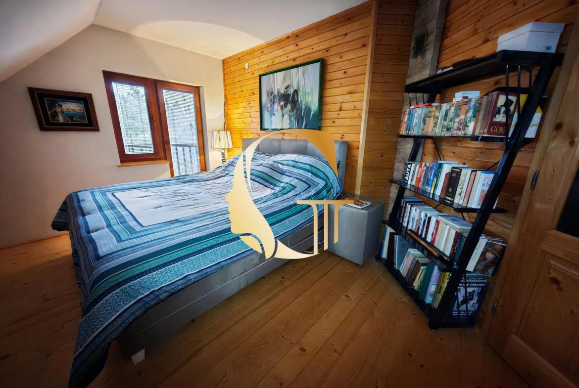 GODDESS PROPERTY – exkluzívne – PREDAJ – INVESTIČNÁ REKREAČNÁ CHATA – 4 izbová 182 m2 + sklad – 4x parking – pozemok 447 m2 – LIPTOVSKÝ MIKULÁŠ