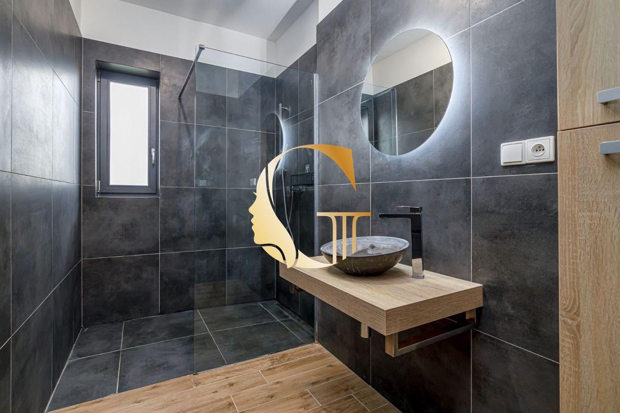 GODDESS PROPERTY  – REZERVOVANÝ  – PREDAJ 5 izbový SAMOSTOJACI – RODINNÝ DOM 240 m2- bazén, garáž, parking, pozemok 880 m2 – HRUBÁ BORŠA