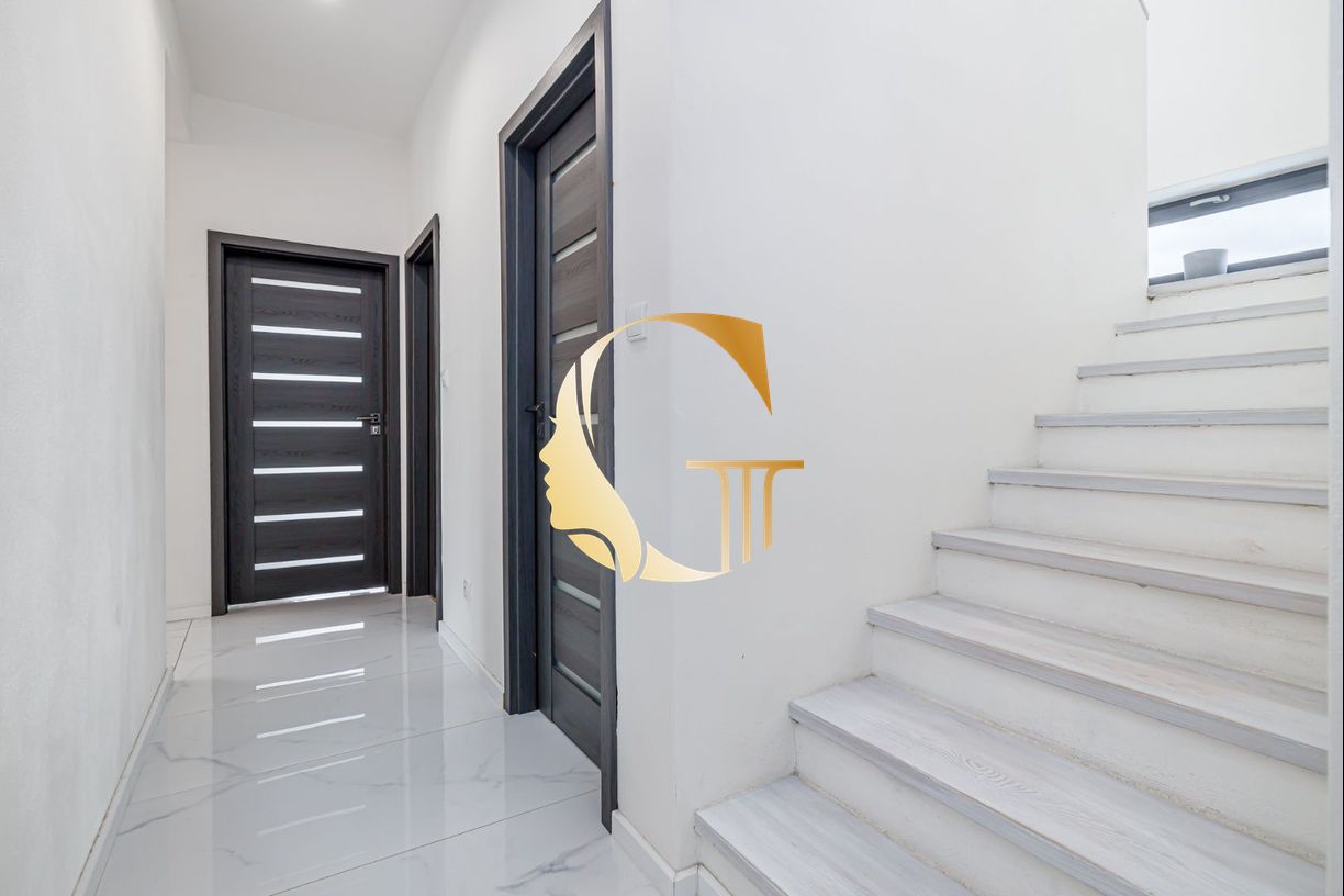 GODDESS PROPERTY  – REZERVOVANÝ  – PREDAJ 5 izbový SAMOSTOJACI – RODINNÝ DOM 240 m2- bazén, garáž, parking, pozemok 880 m2 – HRUBÁ BORŠA