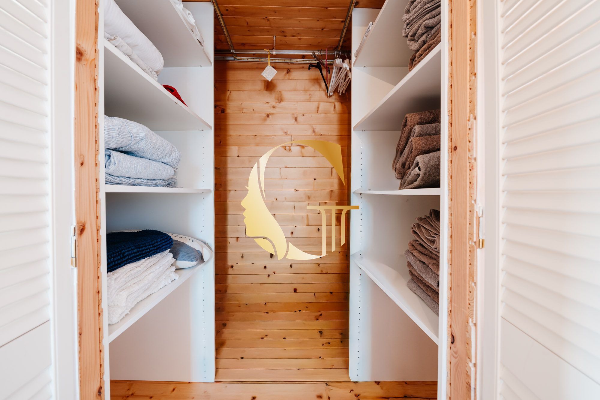 GODDESS PROPERTY – exkluzívne – PRENAJATÉ 120 m2 HAUSBÓT s 90 m2 TERASOU – zariadený – klimatizácia – parking – asfaltová prístupová cesta – PETRŽALKA