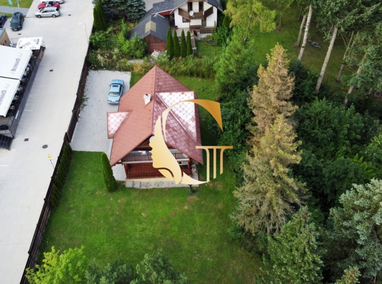 GODDESS PROPERTY – exkluzívne – PREDAJ – INVESTIČNÁ REKREAČNÁ CHATA – 4 izbová 182 m2 + sklad – 4x parking – pozemok 447 m2 – LIPTOVSKÝ MIKULÁŠ