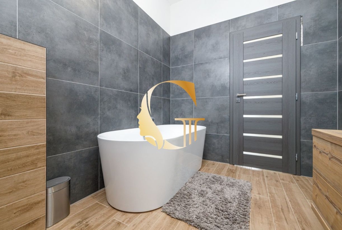 GODDESS PROPERTY  – REZERVOVANÝ  – PREDAJ 5 izbový SAMOSTOJACI – RODINNÝ DOM 240 m2- bazén, garáž, parking, pozemok 880 m2 – HRUBÁ BORŠA