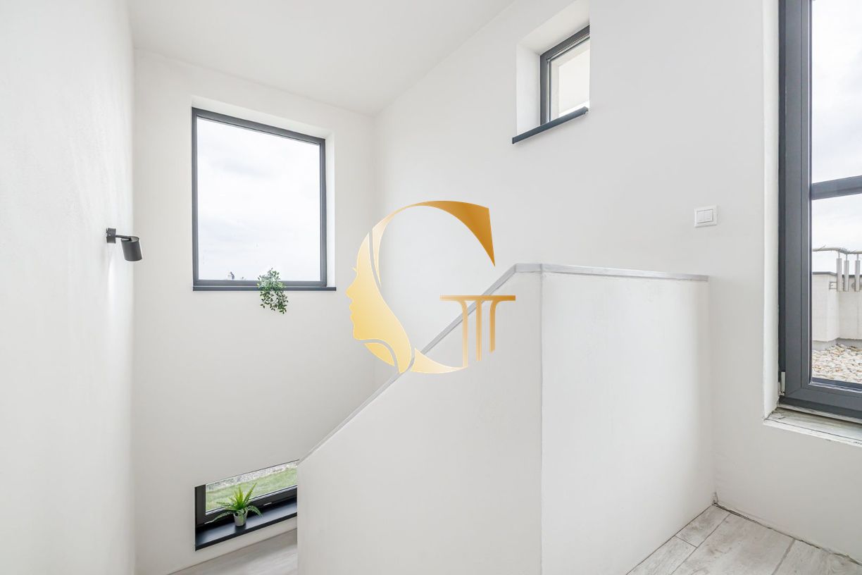 GODDESS PROPERTY  – REZERVOVANÝ  – PREDAJ 5 izbový SAMOSTOJACI – RODINNÝ DOM 240 m2- bazén, garáž, parking, pozemok 880 m2 – HRUBÁ BORŠA