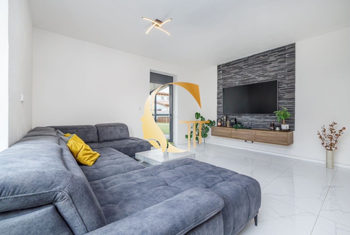 GODDESS PROPERTY  – REZERVOVANÝ  – PREDAJ 5 izbový SAMOSTOJACI – RODINNÝ DOM 240 m2- bazén, garáž, parking, pozemok 880 m2 – HRUBÁ BORŠA