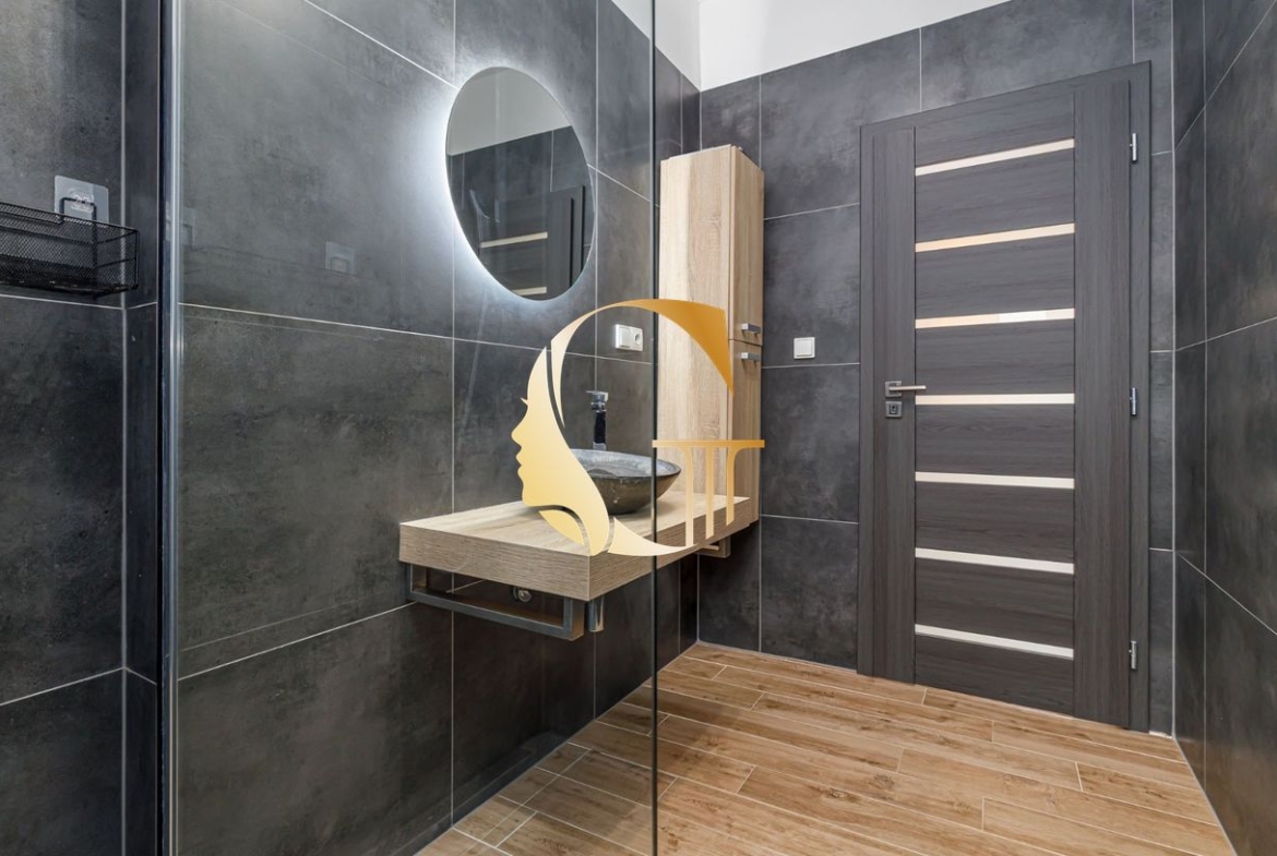 GODDESS PROPERTY  – REZERVOVANÝ  – PREDAJ 5 izbový SAMOSTOJACI – RODINNÝ DOM 240 m2- bazén, garáž, parking, pozemok 880 m2 – HRUBÁ BORŠA