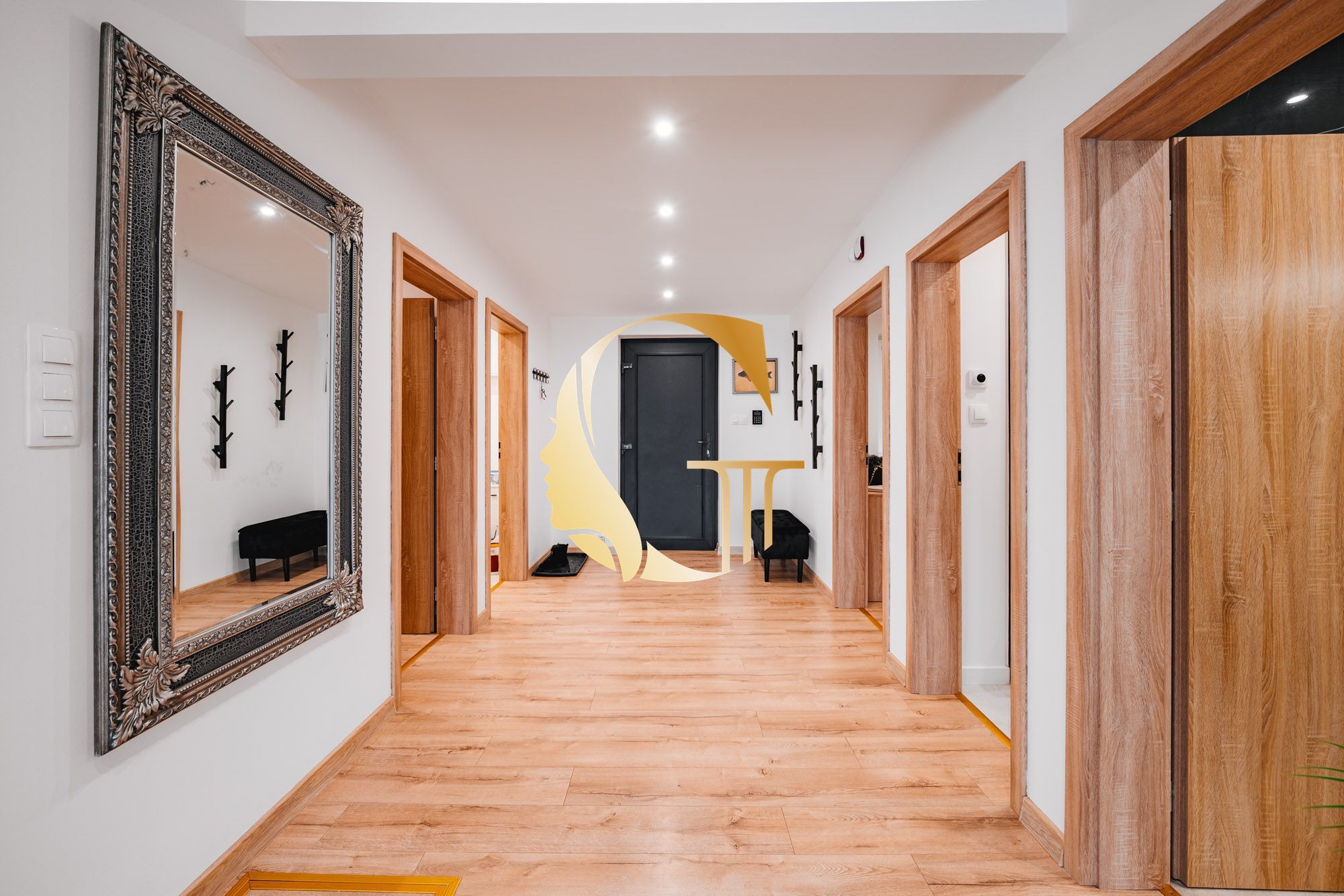 GODDESS PROPERTY – REZERVOVANÉ – PRENÁJOM – HAUSBÓT 210 m2- zariadený s KLIMATIZÁCIOU – ZVIERATKO POVOLENÉ – 5x parking – JAROVECKÉ RAMENO