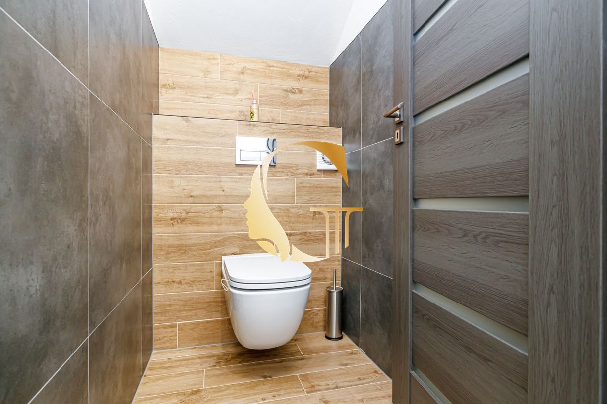 GODDESS PROPERTY  – REZERVOVANÝ  – PREDAJ 5 izbový SAMOSTOJACI – RODINNÝ DOM 240 m2- bazén, garáž, parking, pozemok 880 m2 – HRUBÁ BORŠA