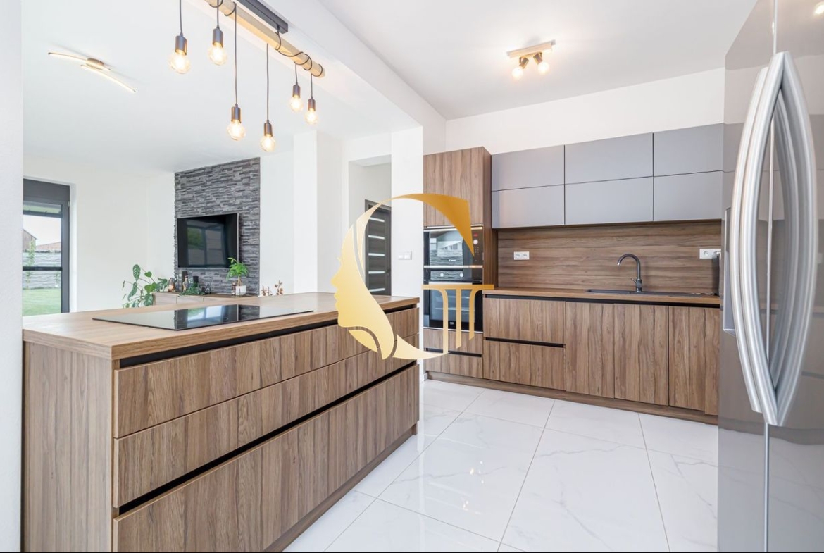 GODDESS PROPERTY  – REZERVOVANÝ  – PREDAJ 5 izbový SAMOSTOJACI – RODINNÝ DOM 240 m2- bazén, garáž, parking, pozemok 880 m2 – HRUBÁ BORŠA