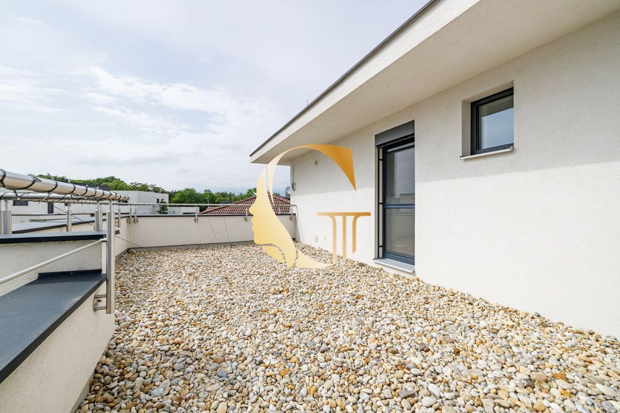 GODDESS PROPERTY  – REZERVOVANÝ  – PREDAJ 5 izbový SAMOSTOJACI – RODINNÝ DOM 240 m2- bazén, garáž, parking, pozemok 880 m2 – HRUBÁ BORŠA