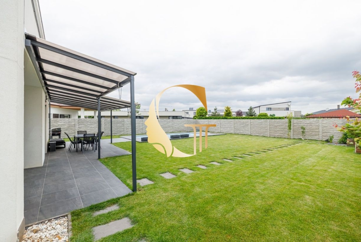 GODDESS PROPERTY  – REZERVOVANÝ  – PREDAJ 5 izbový SAMOSTOJACI – RODINNÝ DOM 240 m2- bazén, garáž, parking, pozemok 880 m2 – HRUBÁ BORŠA