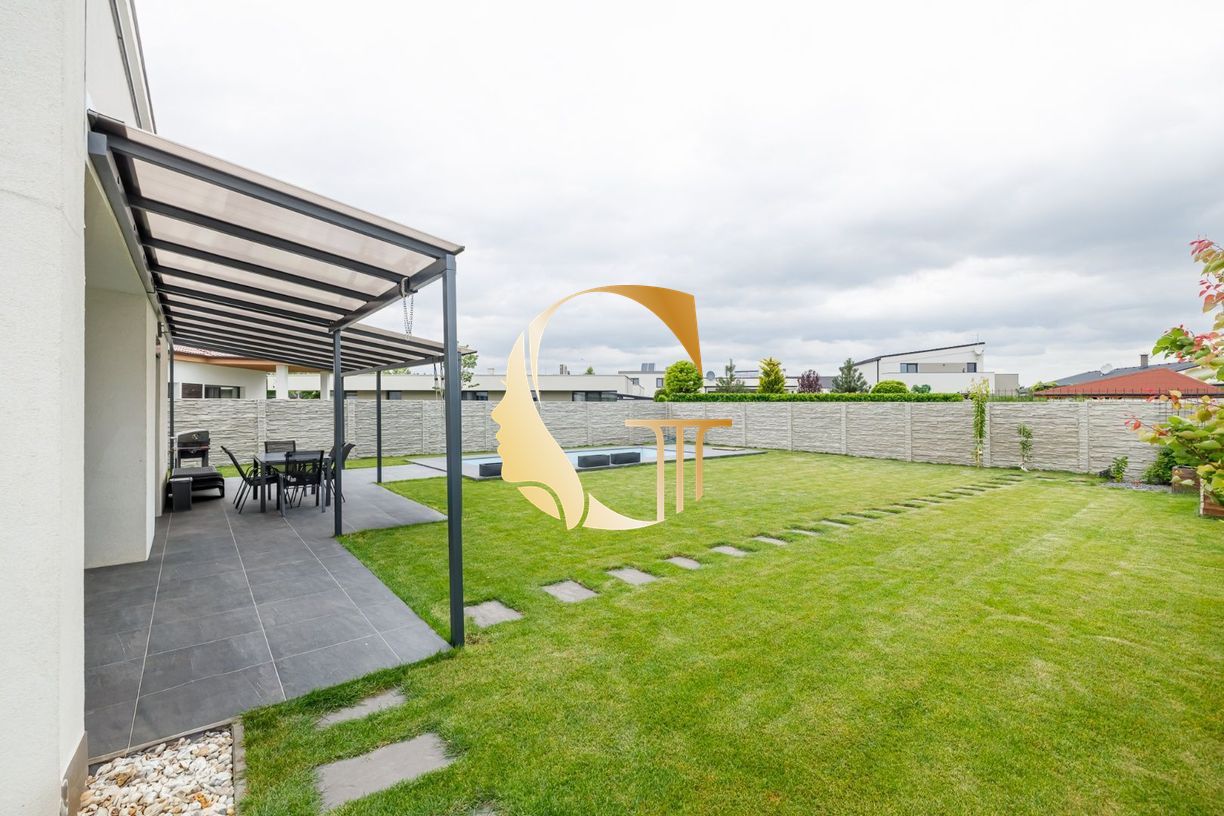 GODDESS PROPERTY  – REZERVOVANÝ  – PREDAJ 5 izbový SAMOSTOJACI – RODINNÝ DOM 240 m2- bazén, garáž, parking, pozemok 880 m2 – HRUBÁ BORŠA