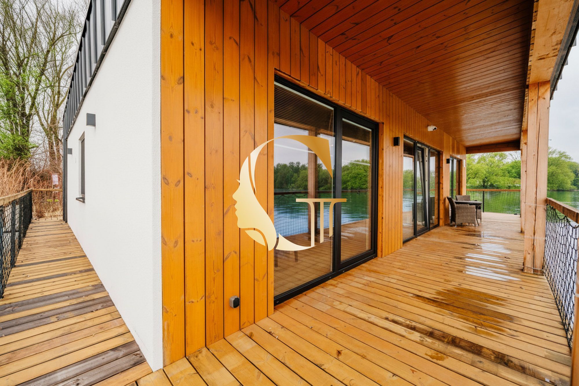 GODDESS PROPERTY – REZERVOVANÉ – PRENÁJOM – HAUSBÓT 210 m2- zariadený s KLIMATIZÁCIOU – ZVIERATKO POVOLENÉ – 5x parking – JAROVECKÉ RAMENO
