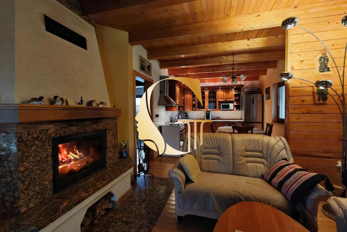 GODDESS PROPERTY – exkluzívne – PREDAJ – INVESTIČNÁ REKREAČNÁ CHATA – 4 izbová 182 m2 + sklad – 4x parking – pozemok 447 m2 – LIPTOVSKÝ MIKULÁŠ