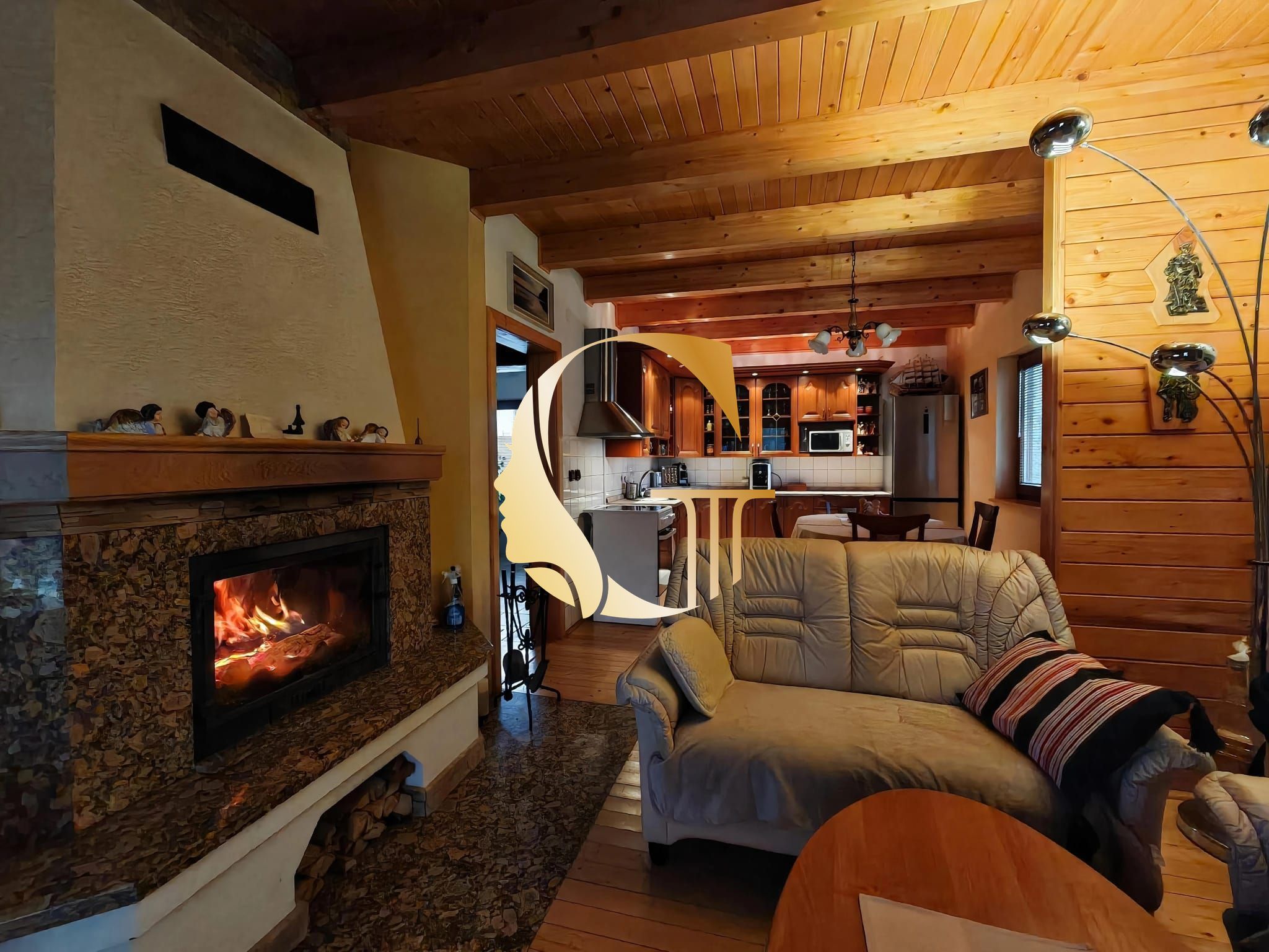 GODDESS PROPERTY – exkluzívne – PREDAJ – INVESTIČNÁ REKREAČNÁ CHATA – 4 izbová 182 m2 + sklad – 4x parking – pozemok 447 m2 – LIPTOVSKÝ MIKULÁŠ