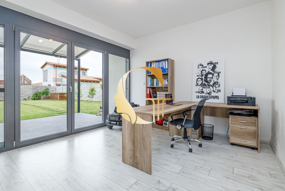 GODDESS PROPERTY  – REZERVOVANÝ  – PREDAJ 5 izbový SAMOSTOJACI – RODINNÝ DOM 240 m2- bazén, garáž, parking, pozemok 880 m2 – HRUBÁ BORŠA