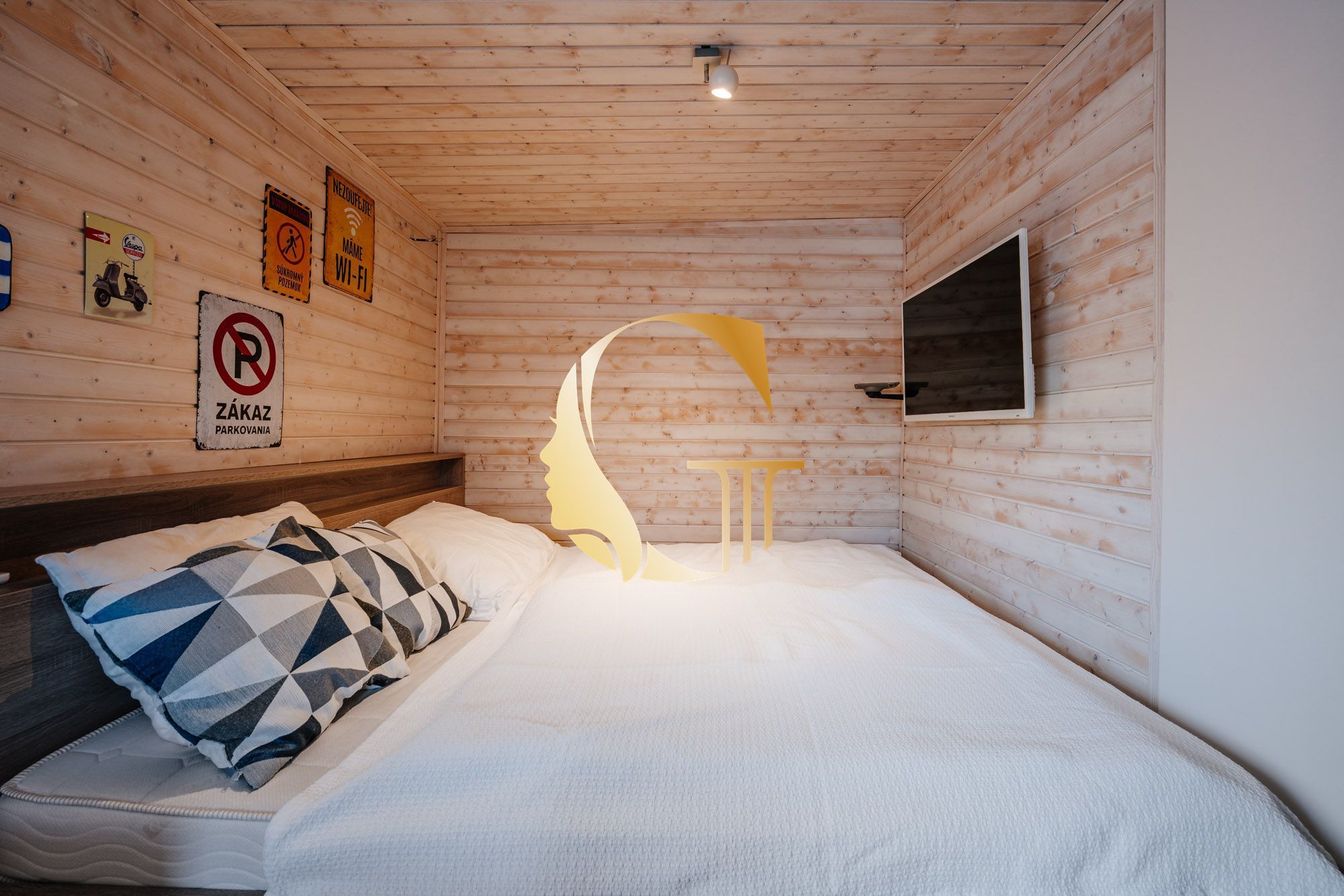 GODDESS PROPERTY – exkluzívne – PRENAJATÉ 120 m2 HAUSBÓT s 90 m2 TERASOU – zariadený – klimatizácia – parking – asfaltová prístupová cesta – PETRŽALKA