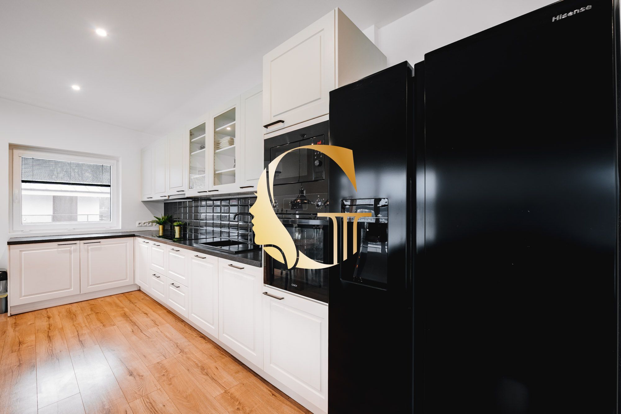 GODDESS PROPERTY – REZERVOVANÉ – PRENÁJOM – HAUSBÓT 210 m2- zariadený s KLIMATIZÁCIOU – ZVIERATKO POVOLENÉ – 5x parking – JAROVECKÉ RAMENO