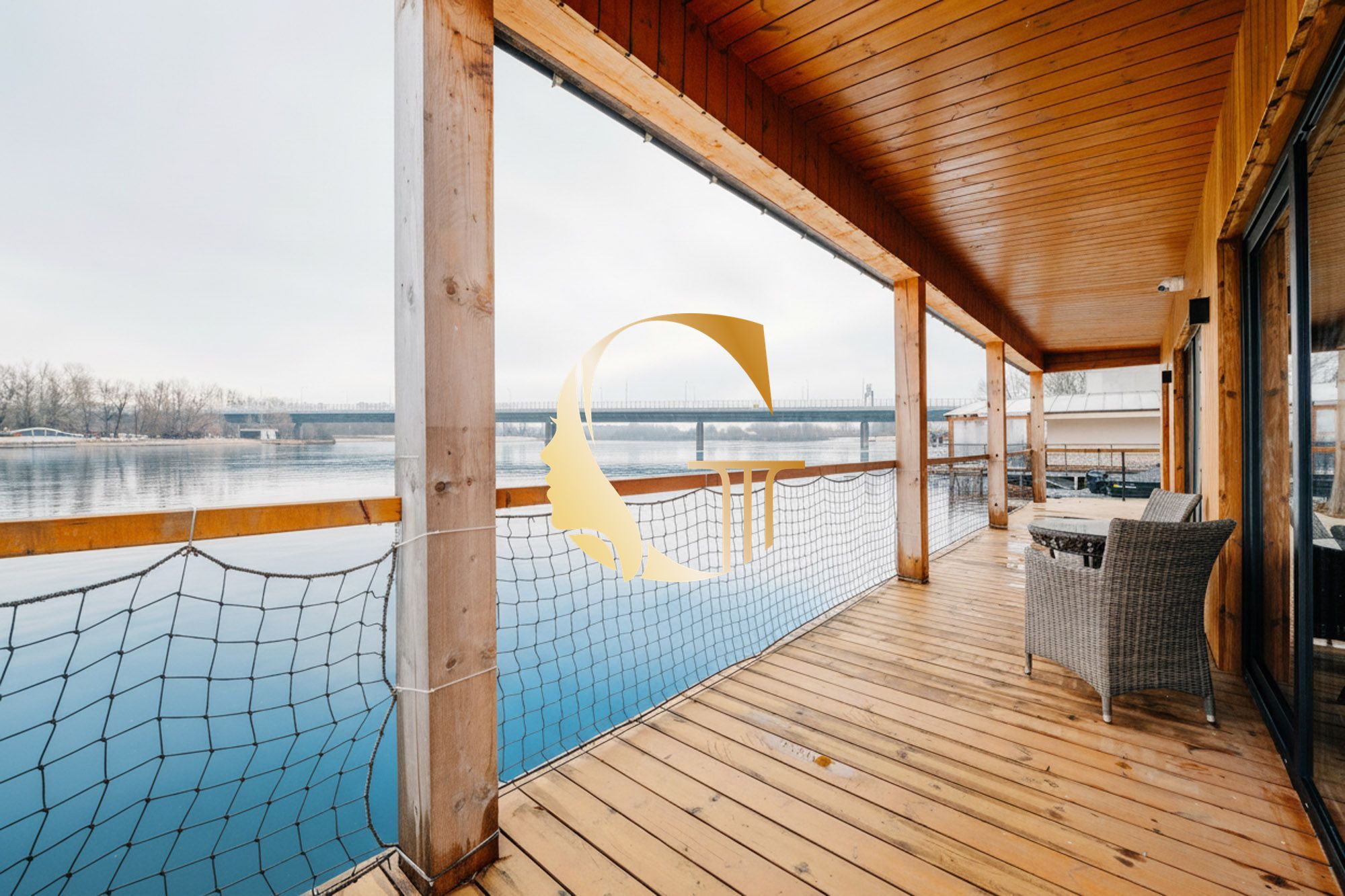 GODDESS PROPERTY – REZERVOVANÉ – PRENÁJOM – HAUSBÓT 210 m2- zariadený s KLIMATIZÁCIOU – ZVIERATKO POVOLENÉ – 5x parking – JAROVECKÉ RAMENO