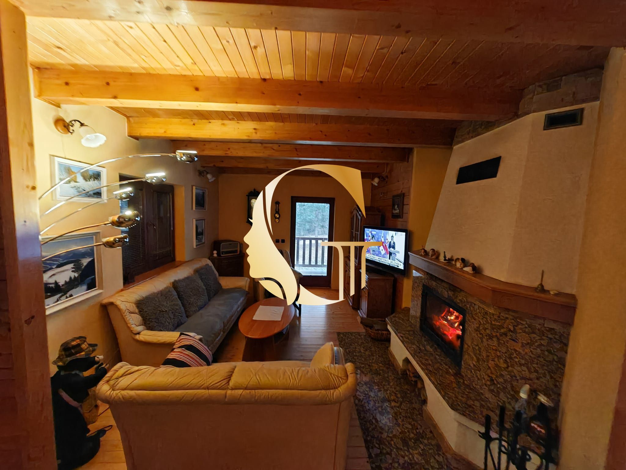 GODDESS PROPERTY – exkluzívne – PREDAJ – INVESTIČNÁ REKREAČNÁ CHATA – 4 izbová 182 m2 + sklad – 4x parking – pozemok 447 m2 – LIPTOVSKÝ MIKULÁŠ