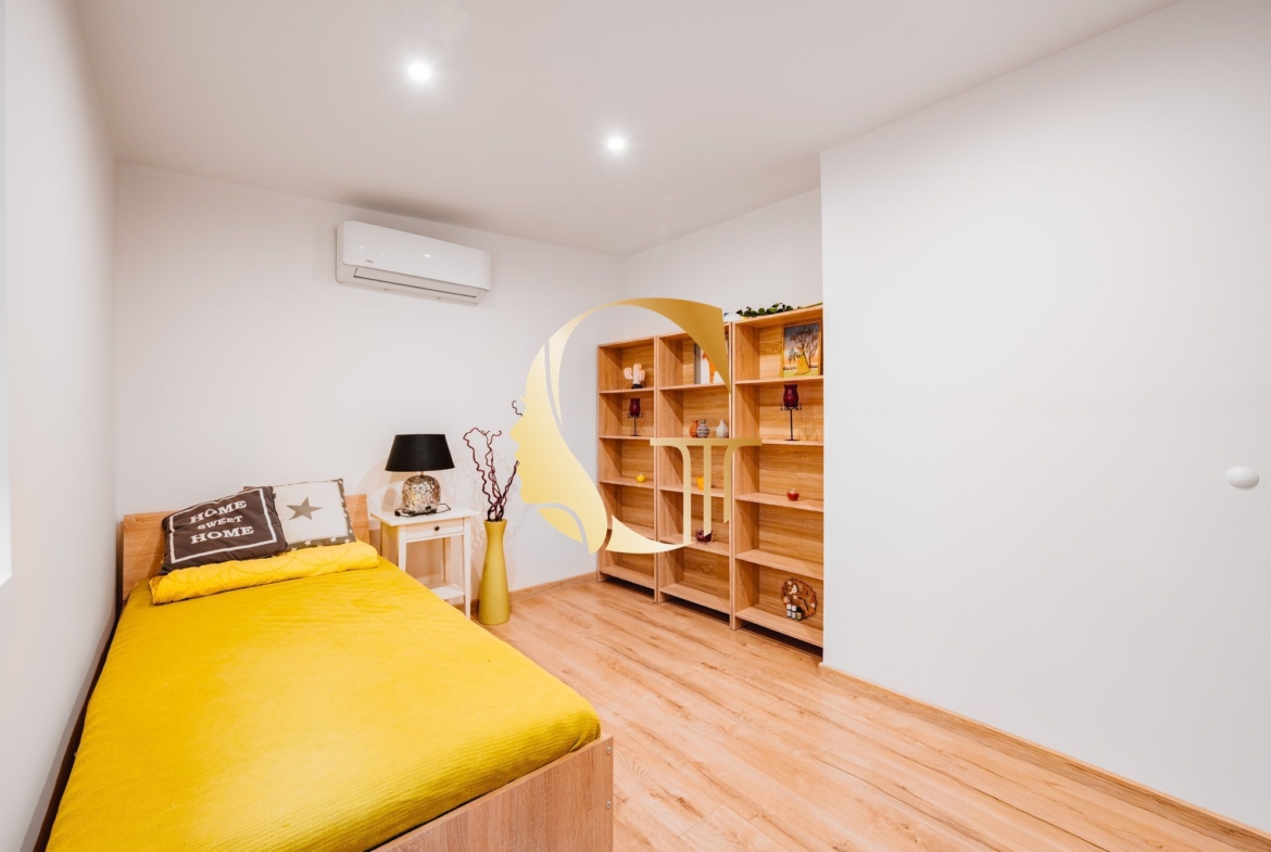 GODDESS PROPERTY – REZERVOVANÉ – PRENÁJOM – HAUSBÓT 210 m2- zariadený s KLIMATIZÁCIOU – ZVIERATKO POVOLENÉ – 5x parking – JAROVECKÉ RAMENO