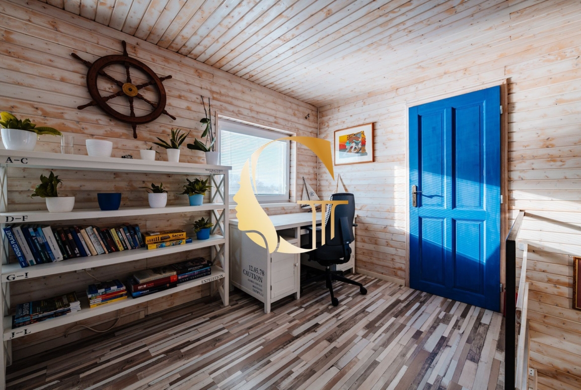 GODDESS PROPERTY – exkluzívne – PRENAJATÉ 120 m2 HAUSBÓT s 90 m2 TERASOU – zariadený – klimatizácia – parking – asfaltová prístupová cesta – PETRŽALKA